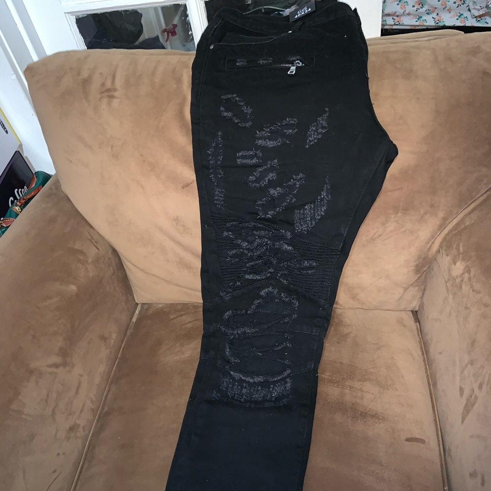 Men Embellish Strangler Jean
